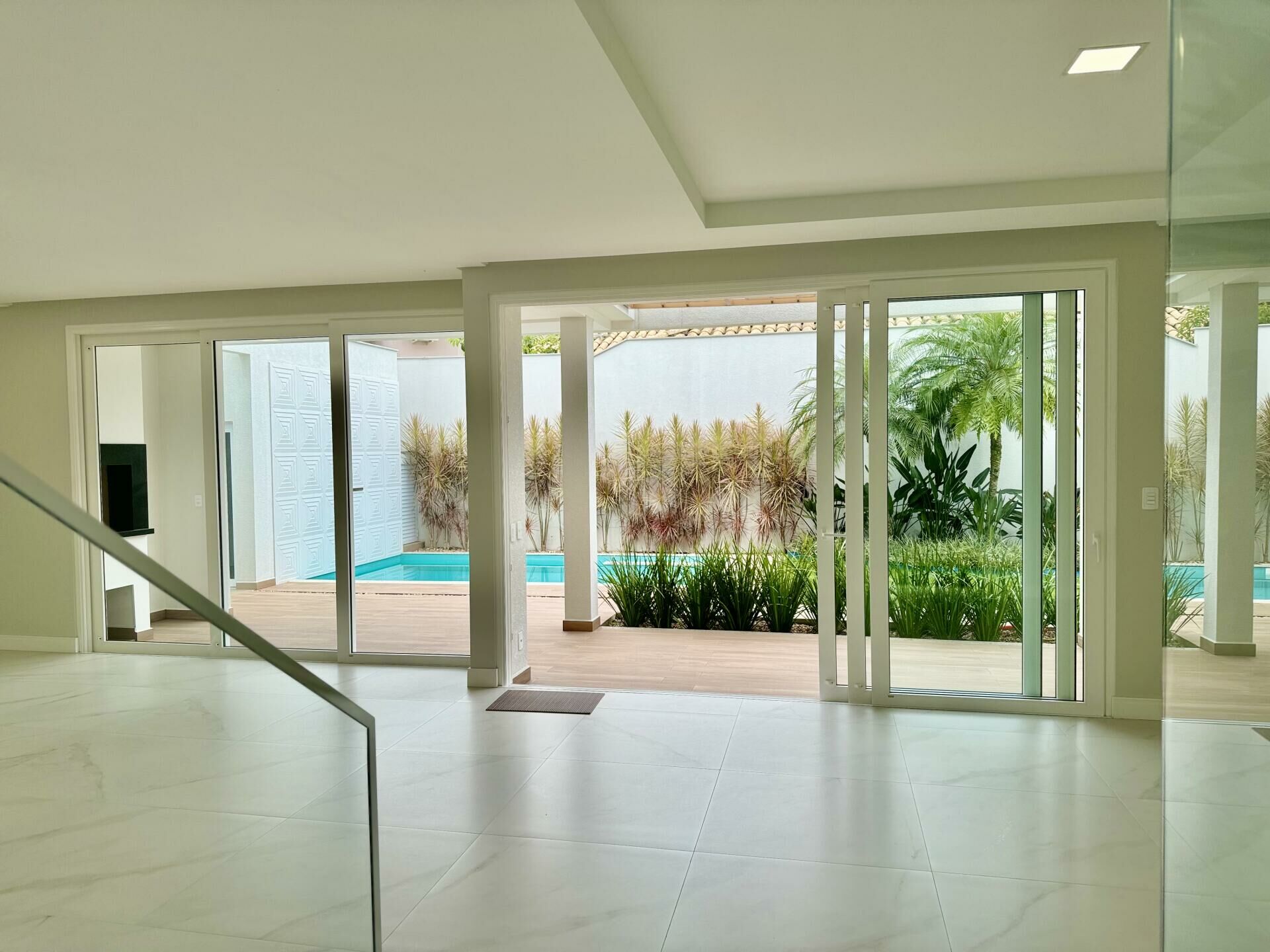 Imagem do Casa nova com 03 suítes e piscina no Champagnat no bairro Amizade
